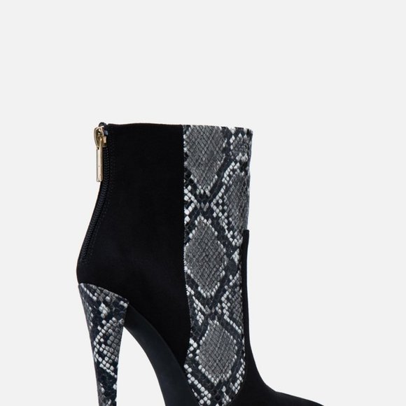 #NWT 9.5 BLACK & WHITE SNAKE POINTED TOE STILETTO WITH ZIPPER - Picture 3 of 7